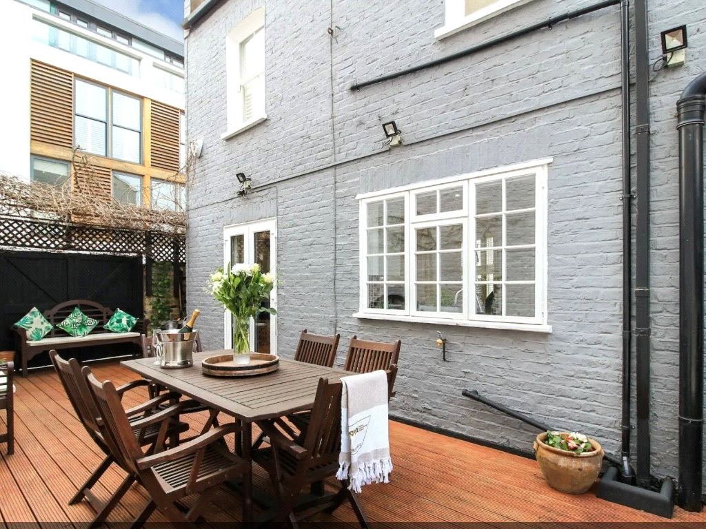 3 bed end terrace house for sale in Road, London SW6, £