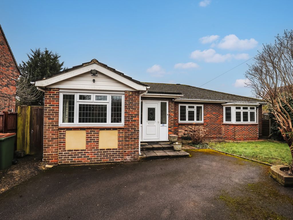 3 bed bungalow for sale in Park Lane, Ashtead KT21, £785,000 Zoopla