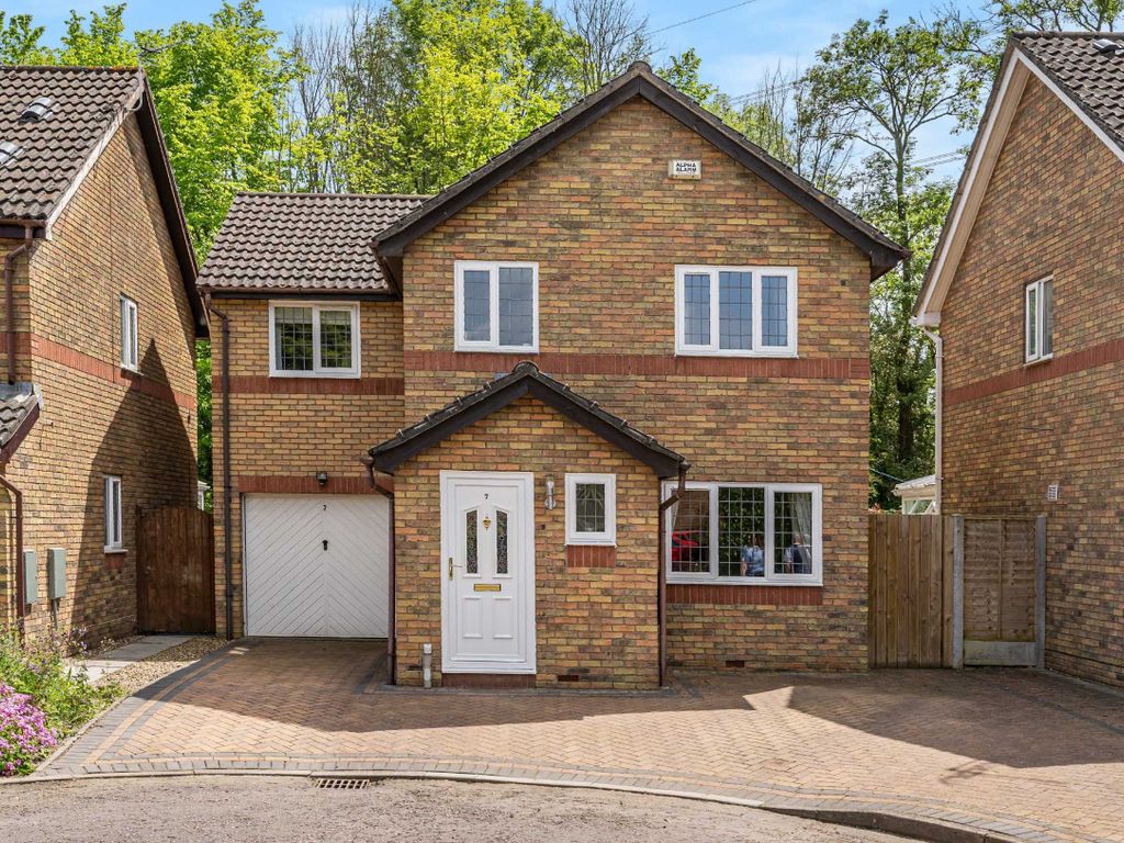 4 bed detached house for sale in Jane Close, Newport NP10, £330,000