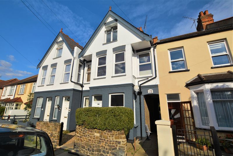 2 bed flat for sale in Westcliff Park Drive, WestcliffOnSea SS0, £