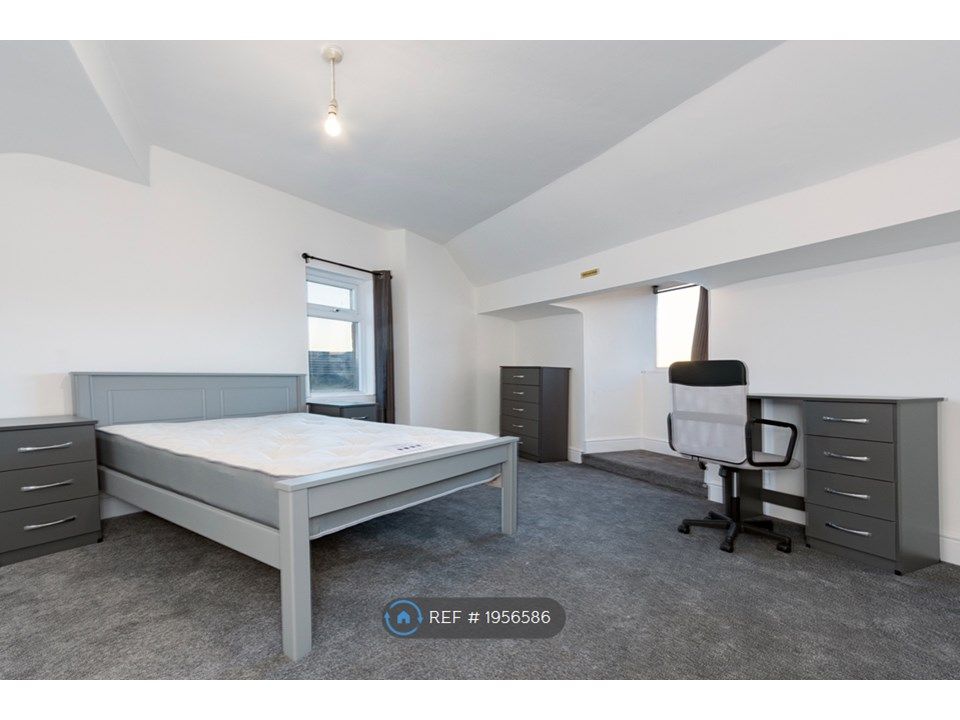 Room to rent in Poulton Road, Wallasey CH44, £450 pcm Zoopla