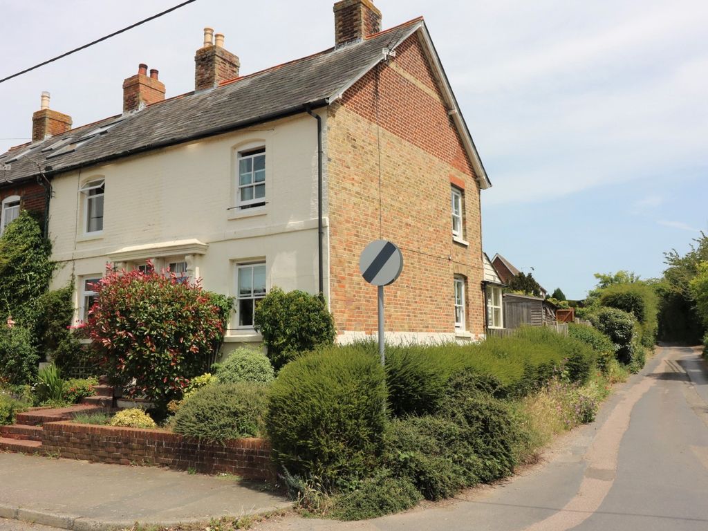 2 bed end terrace house for sale in Brewers Place, New Street, Ash