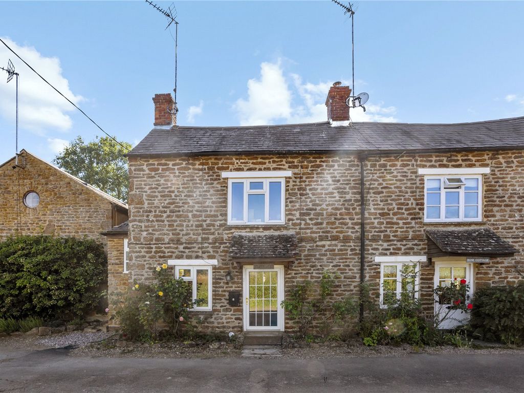 3 bed semidetached house for sale in Silver Street North,