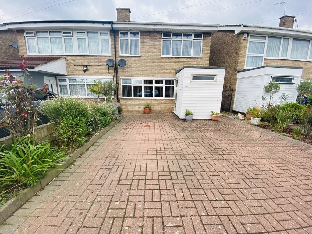 4 bed semidetached house for sale in Fulmar Road, Hornchurch, Essex RM12 Zoopla