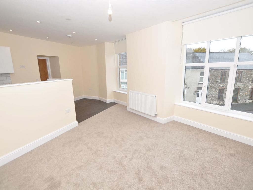 2 bed flat to rent in St. John Street, Whitland SA34, £600 pcm Zoopla