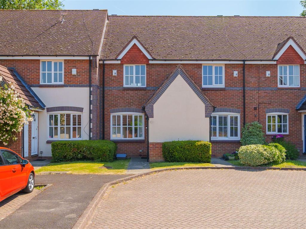 2 Bed Terraced House For Sale In Clover Close Wokingham Berkshire