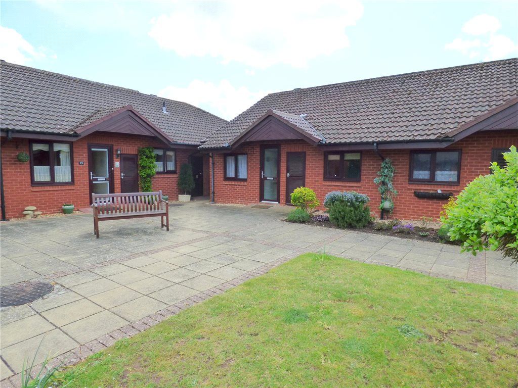 2 bed bungalow for sale in Icknield Court, BidfordOnAvon, Alcester