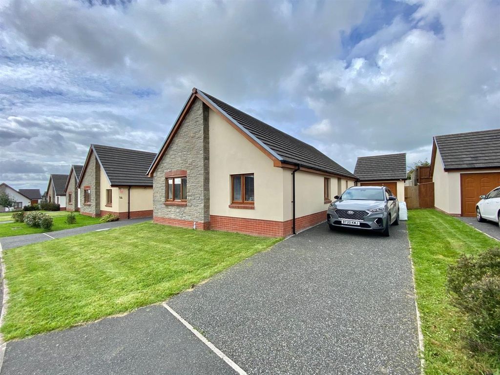 3 bed detached bungalow for sale in Maes Yr Ysgol, Templeton, Narberth SA67, £355,000 Zoopla
