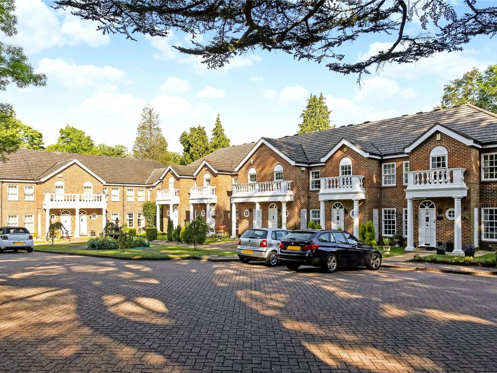 3 bed terraced house for sale in Shenstone Park, London Road