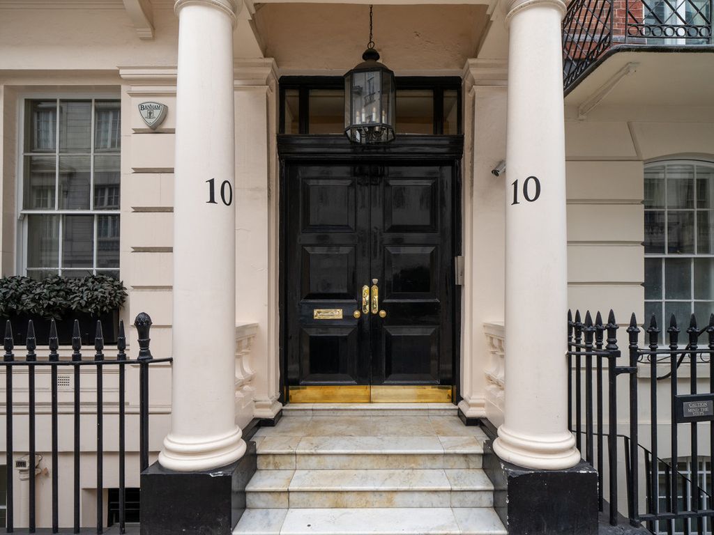 Upper Grosvenor Street, London, 2 W1K  