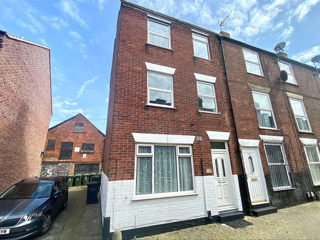 4 bed end terrace house for sale in Stanley Terrace, Middle Market Road