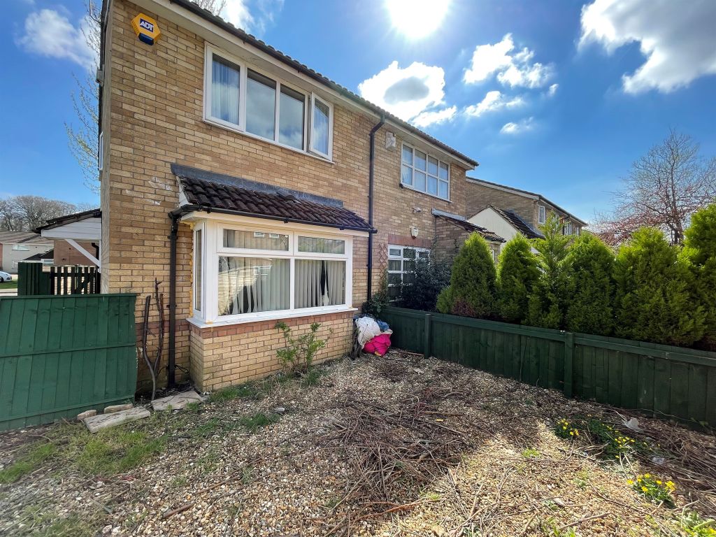 2 bed end terrace house for sale in Laureate Close, Llanrumney, Cardiff