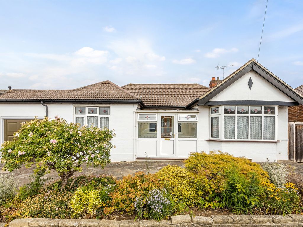 3 bed detached bungalow for sale in Mavis Avenue, Ewell, Epsom KT19