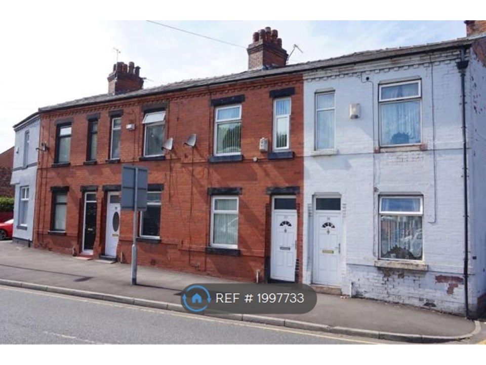 2 bed terraced house to rent in Old Road, Failsworth, Manchester M35, £