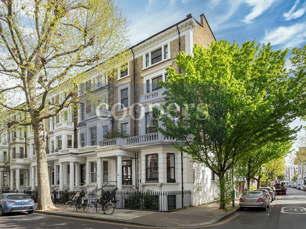 2 bed flat to rent in Marloes Road, Kensington, London W8, £2,600 pcm