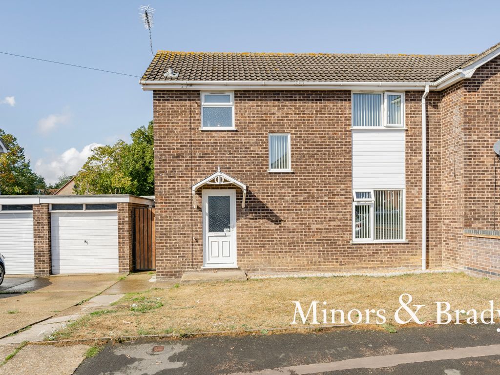3 bed semidetached house for sale in Grampian Way, Oulton, Lowestoft