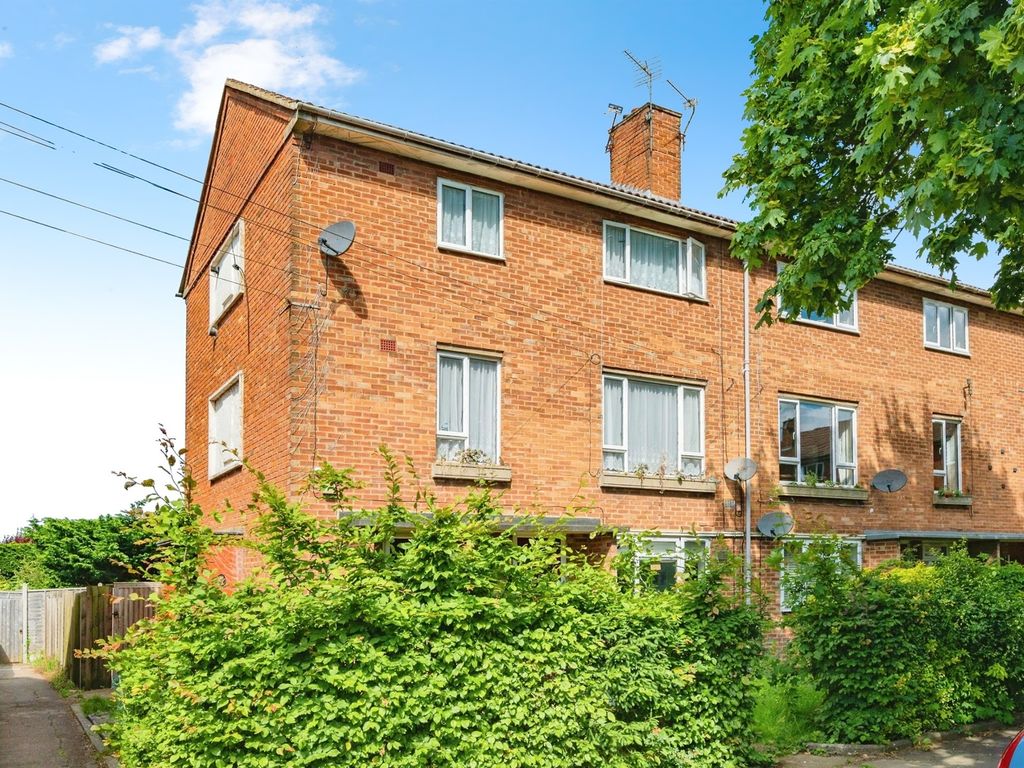 3 bed property for sale in Widmore Drive, Hemel Hempstead Industrial