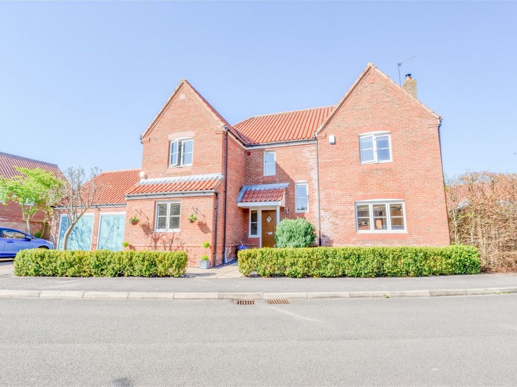 5 bed detached house for sale in Hawthorn Close, Bleasby, Nottingham