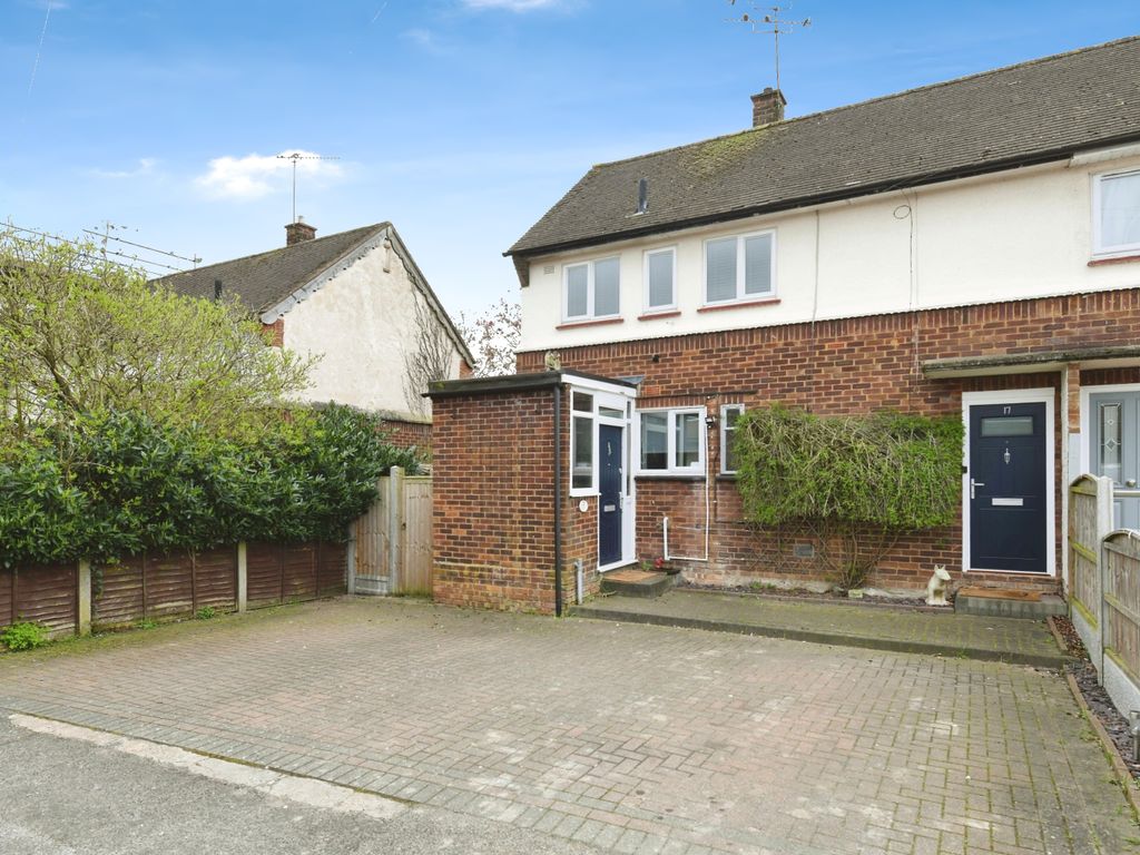 2 bed end terrace house for sale in Carisbrook Road, Pilgrims Hatch