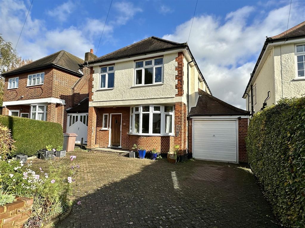 4 bed detached house for sale in Shorter Avenue, Shenfield, Brentwood
