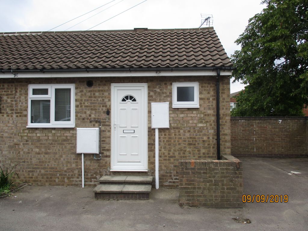 1 bed bungalow to rent in Waltham House, Glen Drive, Oakham LE15, £675 pcm Zoopla