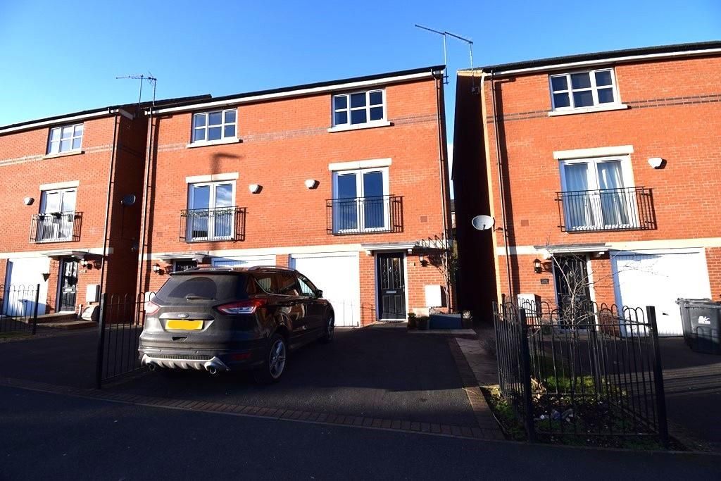 3 bed town house for sale in Nottingham Road, Belper DE56, £299,950