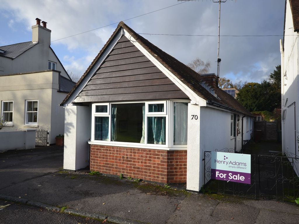 2 bed detached house for sale in The Green, Rowland's Castle PO9, £