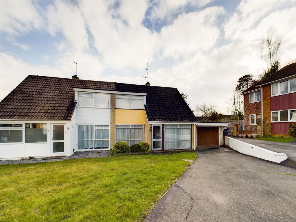 3 bed semidetached house for sale in 7 Stoneham Close, Tilehurst