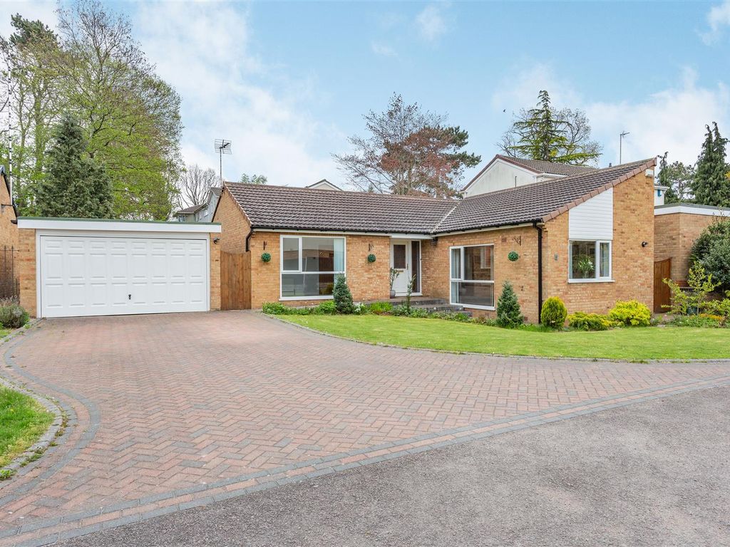 3 bed detached bungalow for sale in Wharf Way, Glen Parva, Leicester