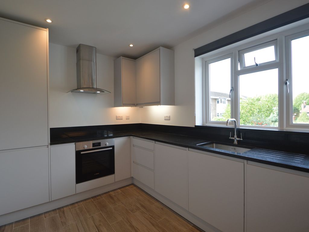 2 bed flat to rent in Lovelace Road, Surbiton KT6, £1,875 pcm Zoopla