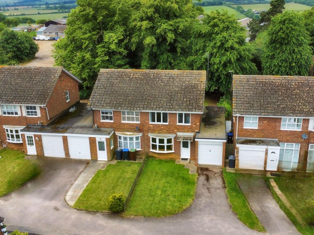3 bed semidetached house for sale in Broadlands, Brixworth