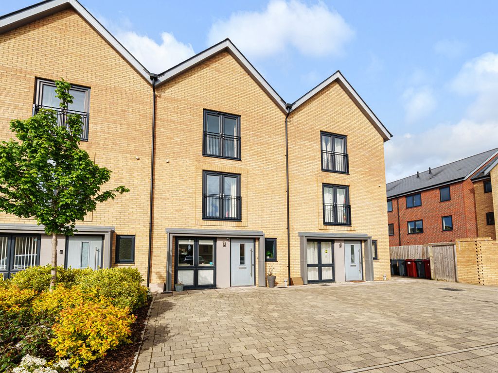 4 bed terraced house for sale in Ruston Close, Reading, Berkshire RG2