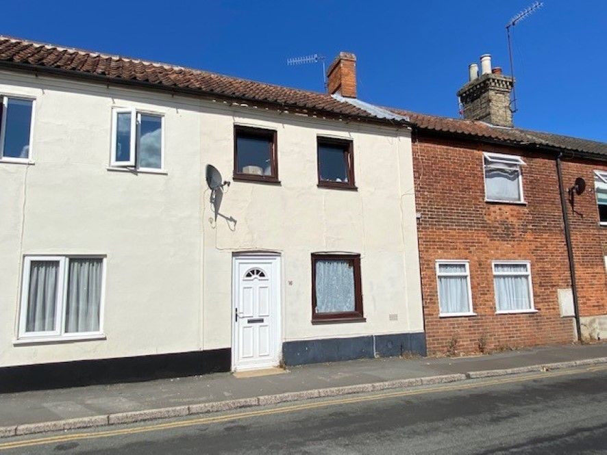 2 bed terraced house for sale in 16 Cromer Road, North Walsham, Norfolk