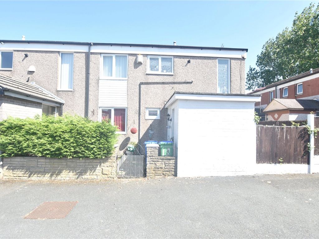 3 bed terraced house for sale in The Heath, Alkrington, Middleton