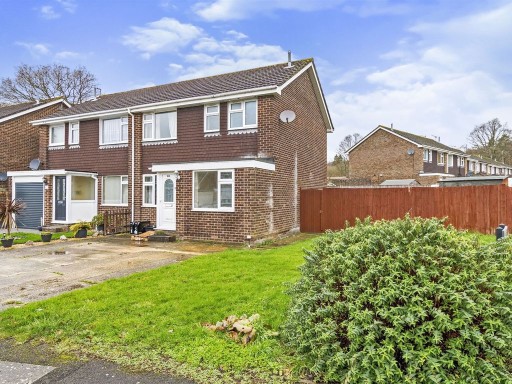 3 bed semidetached house for sale in Itchen Avenue,