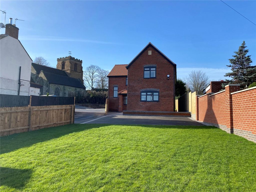 4 bed detached house for sale in Mancetter Road, Atherstone