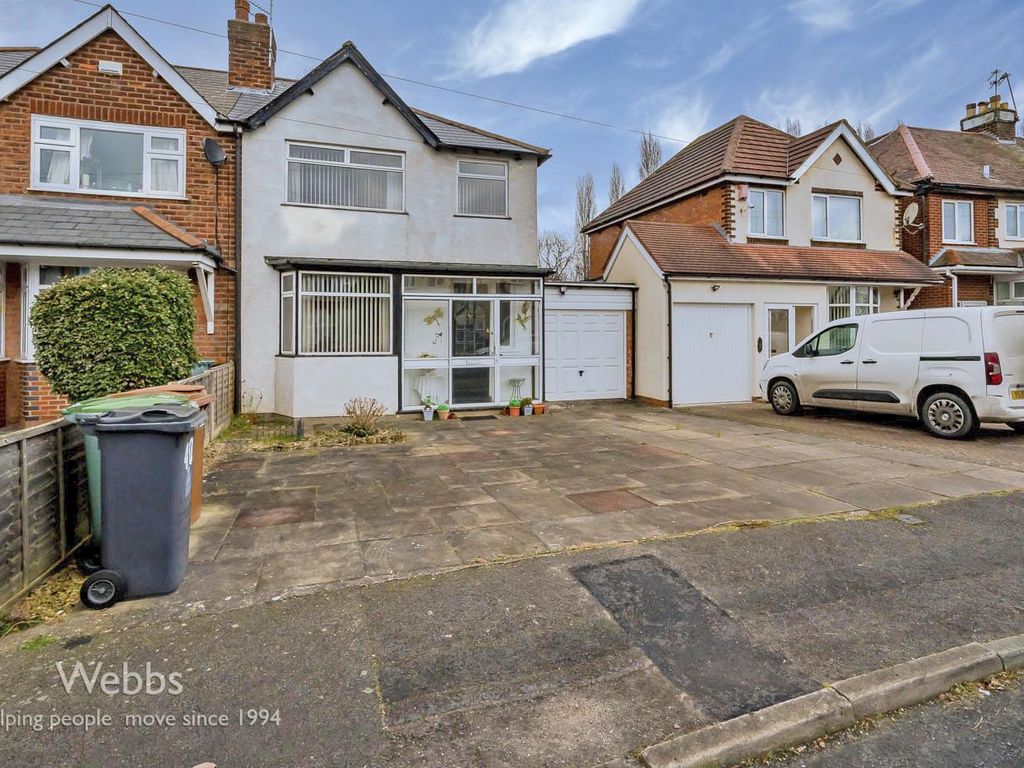 3 bed semidetached house for sale in Delves Crescent, Walsall WS5, £