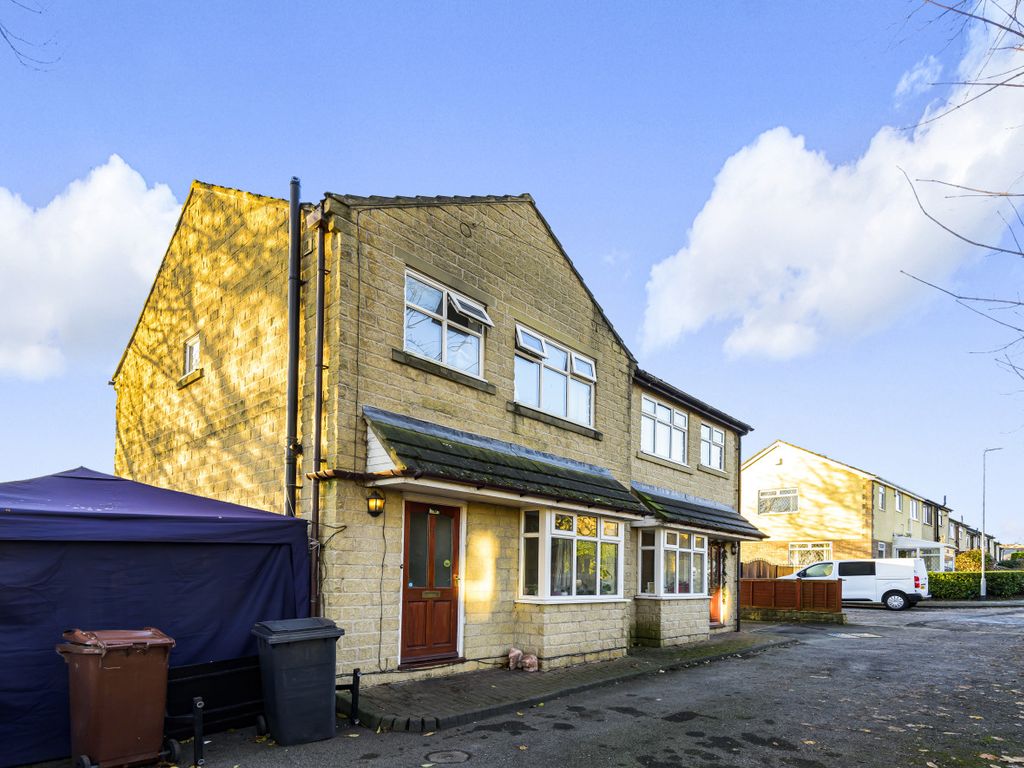 3 bed semidetached house for sale in Valley Grove, Pudsey, West