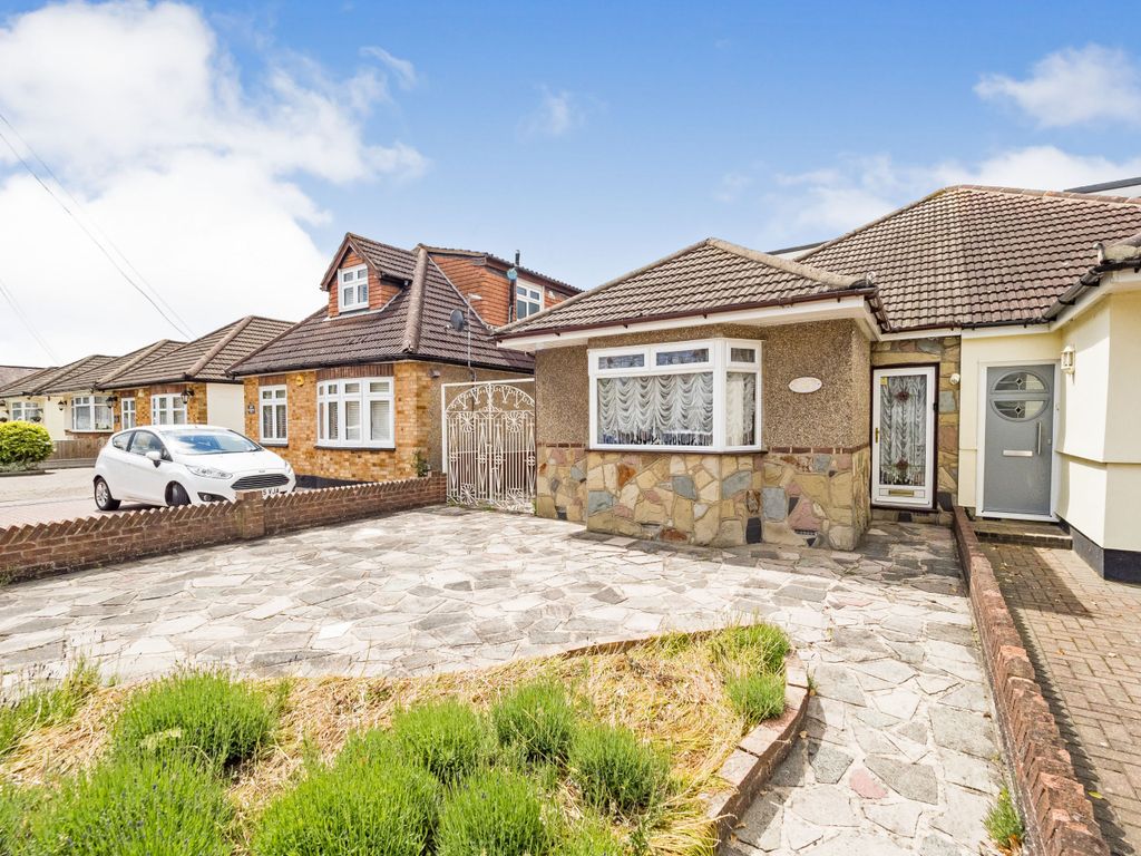 2 bed bungalow for sale in King Edward Avenue, Rainham RM13 Zoopla