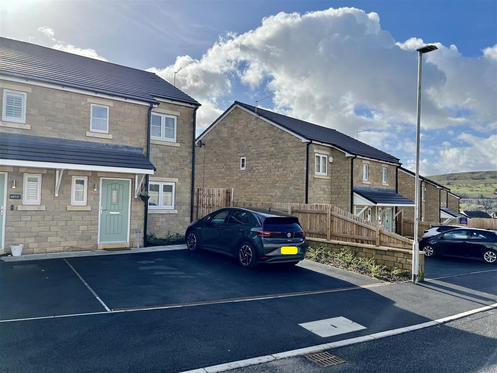 3 bed semidetached house for sale in Earnshaw Clough, Mossley, Ashton