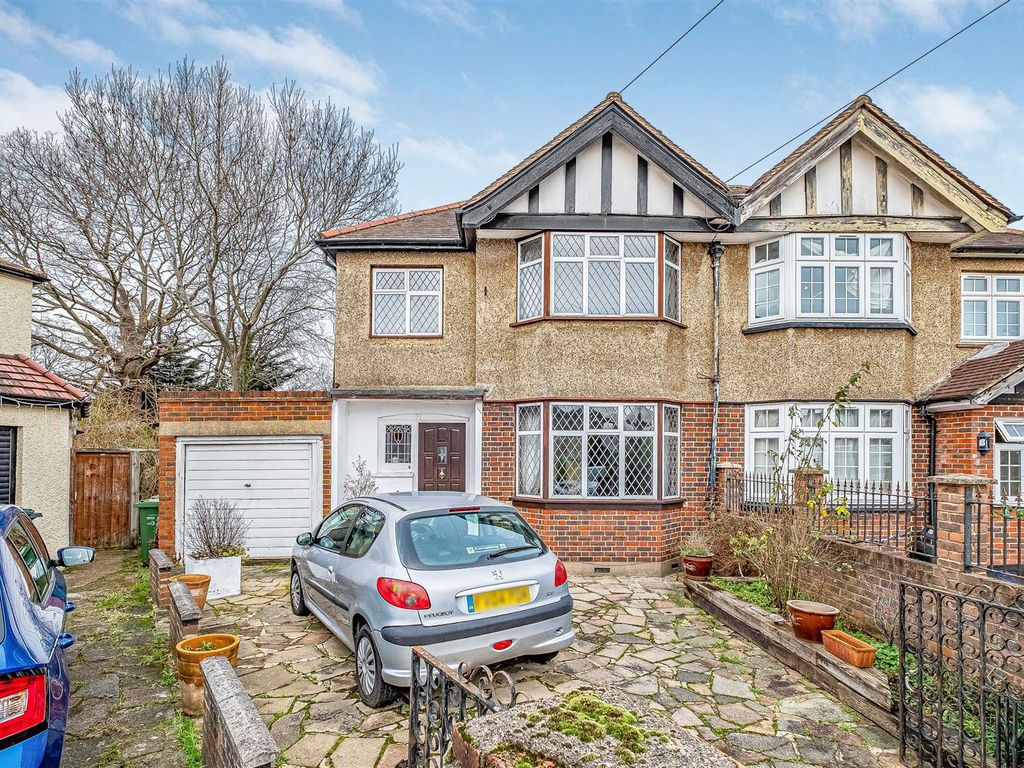 3 bed property for sale in Northcote Avenue, Berrylands, Surbiton KT5
