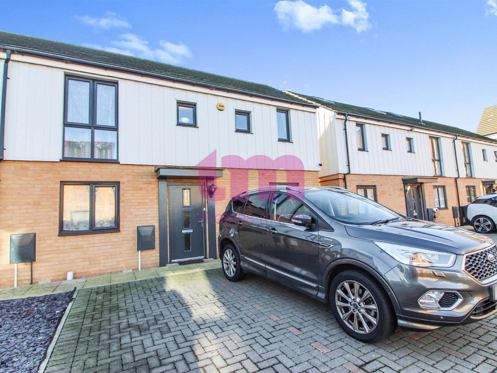 3 bed semidetached house to rent in Torino Way, South Ockendon RM15