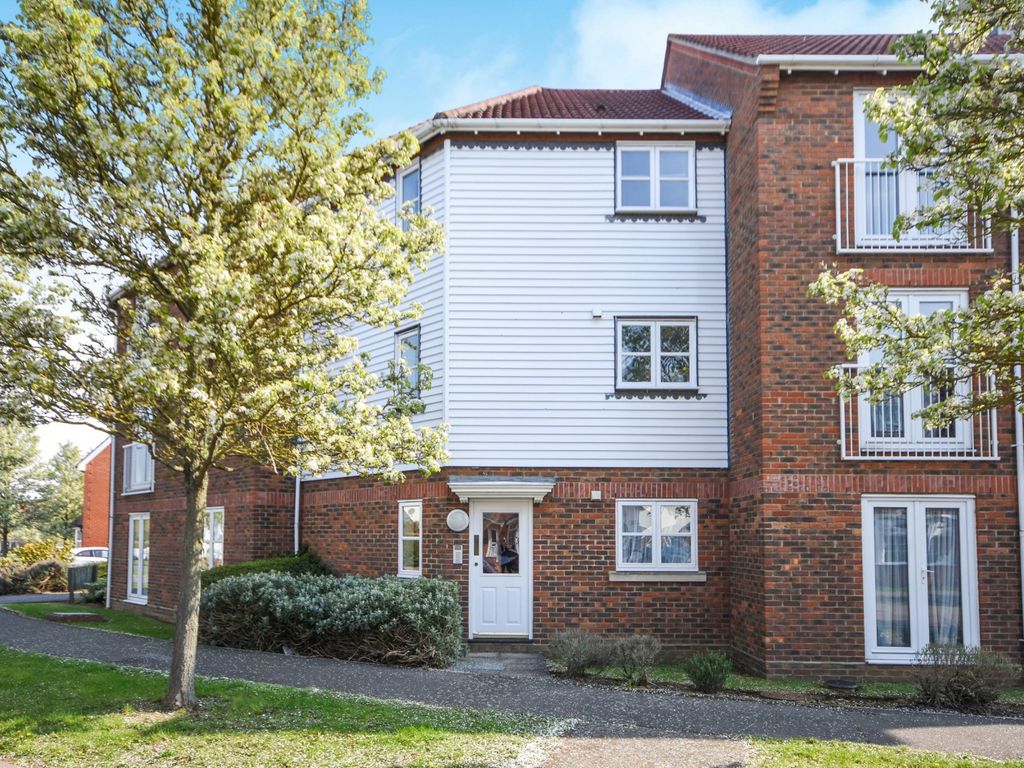3 bed flat to rent in Wickham Crescent, Chelmsford CM1 Zoopla