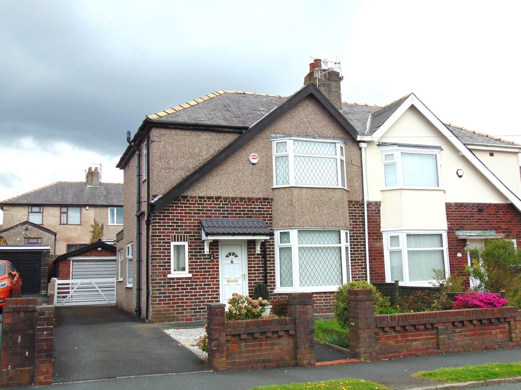 3 bed semidetached house for sale in Prairie Crescent, Burnley BB10, £