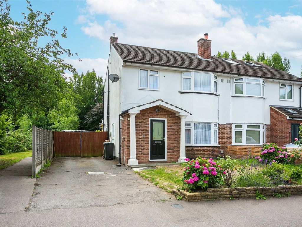 3 bed semidetached house to rent in Coates Way, Watford, Hertfordshire