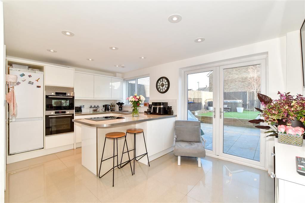 3 bed semidetached house for sale in Lambs Farm Close, Horsham, West