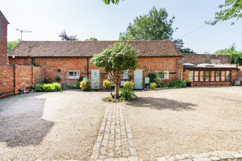 2 bed barn conversion for sale in Rowsham, Aylesbury HP22 Zoopla