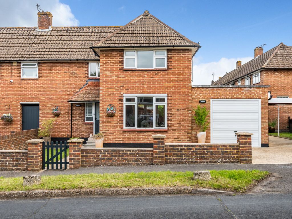 3 bed end terrace house for sale in Whiteway, Great Bookham, Bookham