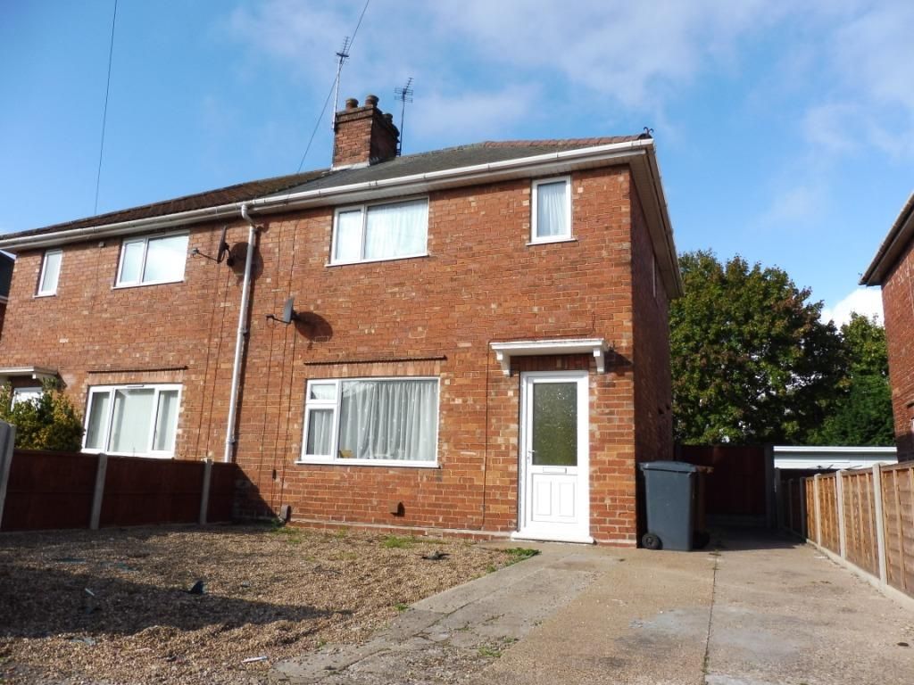 2 bed semidetached house to rent in Usher Avenue, Lincoln LN6, £850