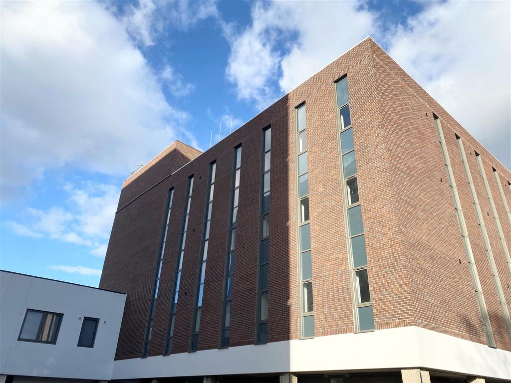 Studio to rent in Sky Gardens, Crosby Road North, Waterloo, Liverpool